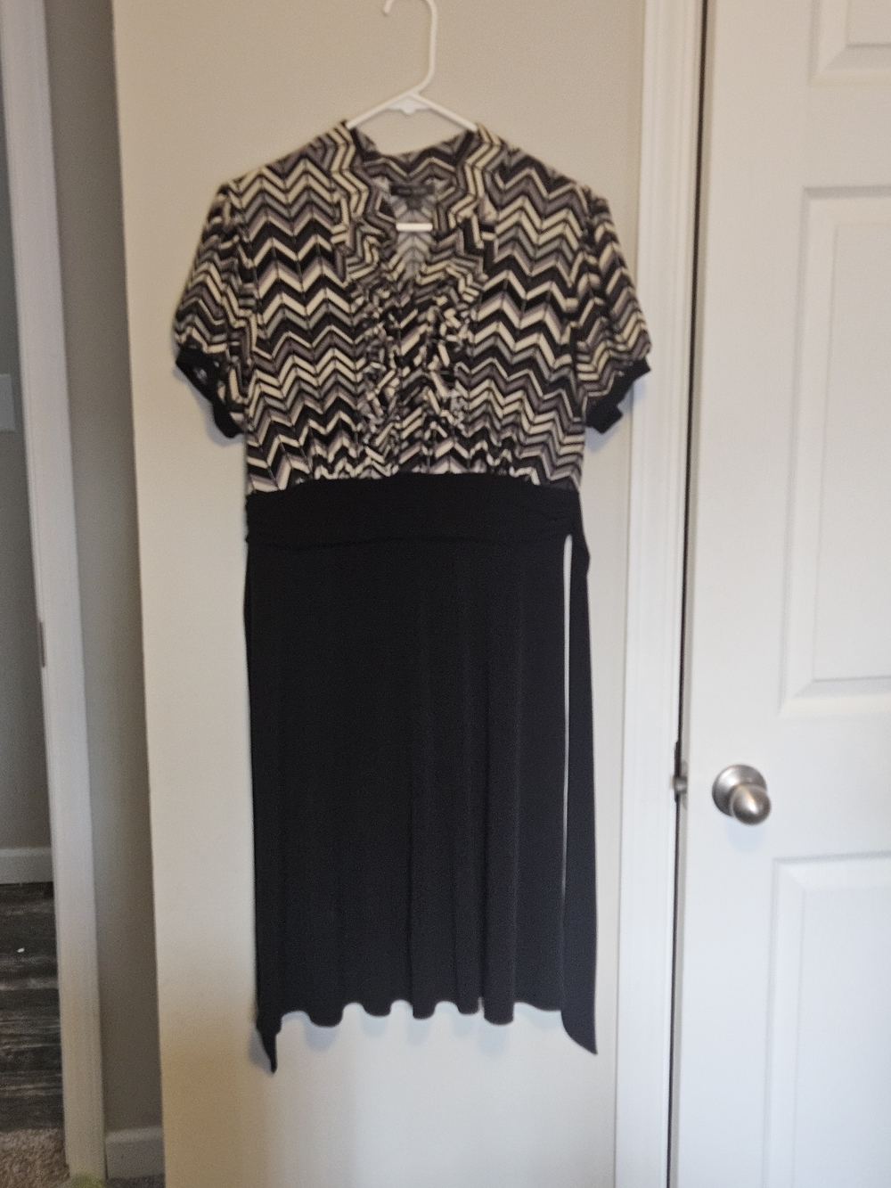 Voir Voir Black and White Chevron Ruffle-Front Midi Dress